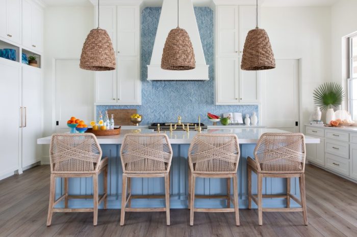 Coastal decor for kitchen