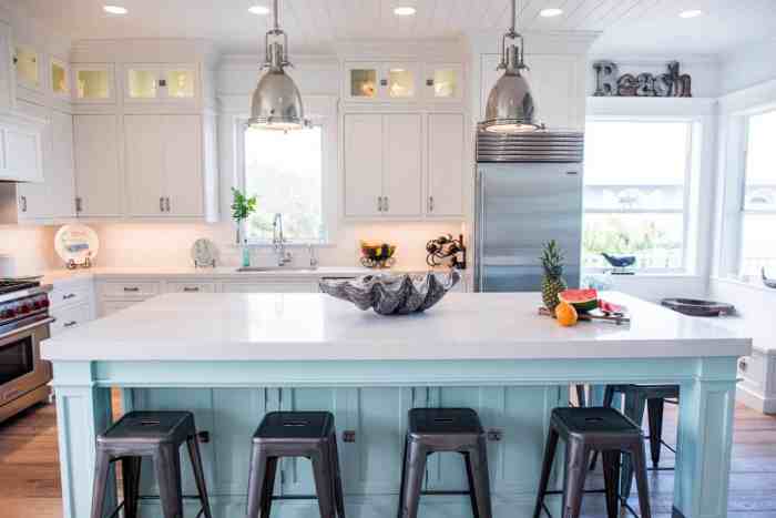 Coastal decor for kitchen