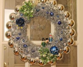 Diy christmas ornament wreath