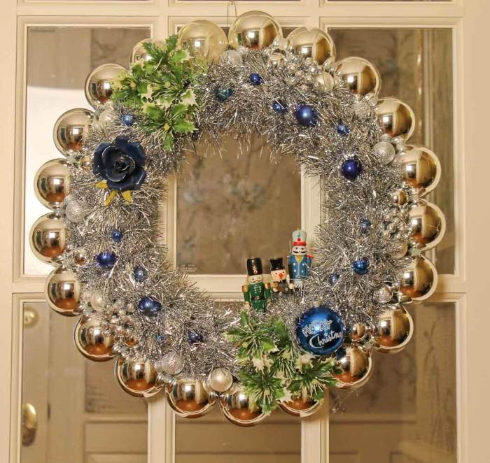 Diy christmas ornament wreath